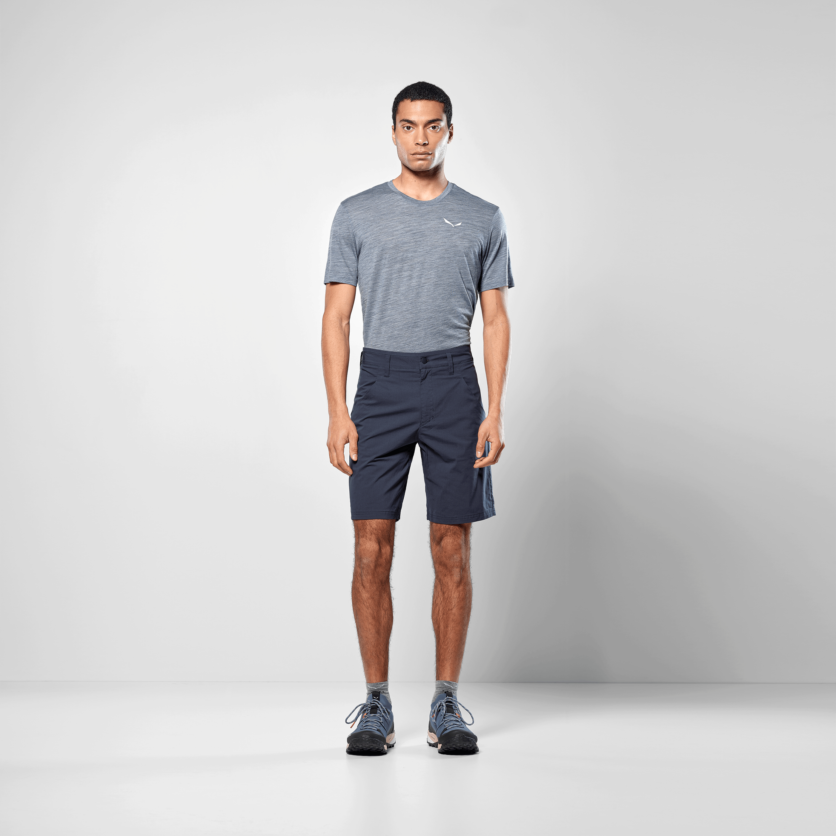 Fanes Light Pantaloncini Uomo on_body image