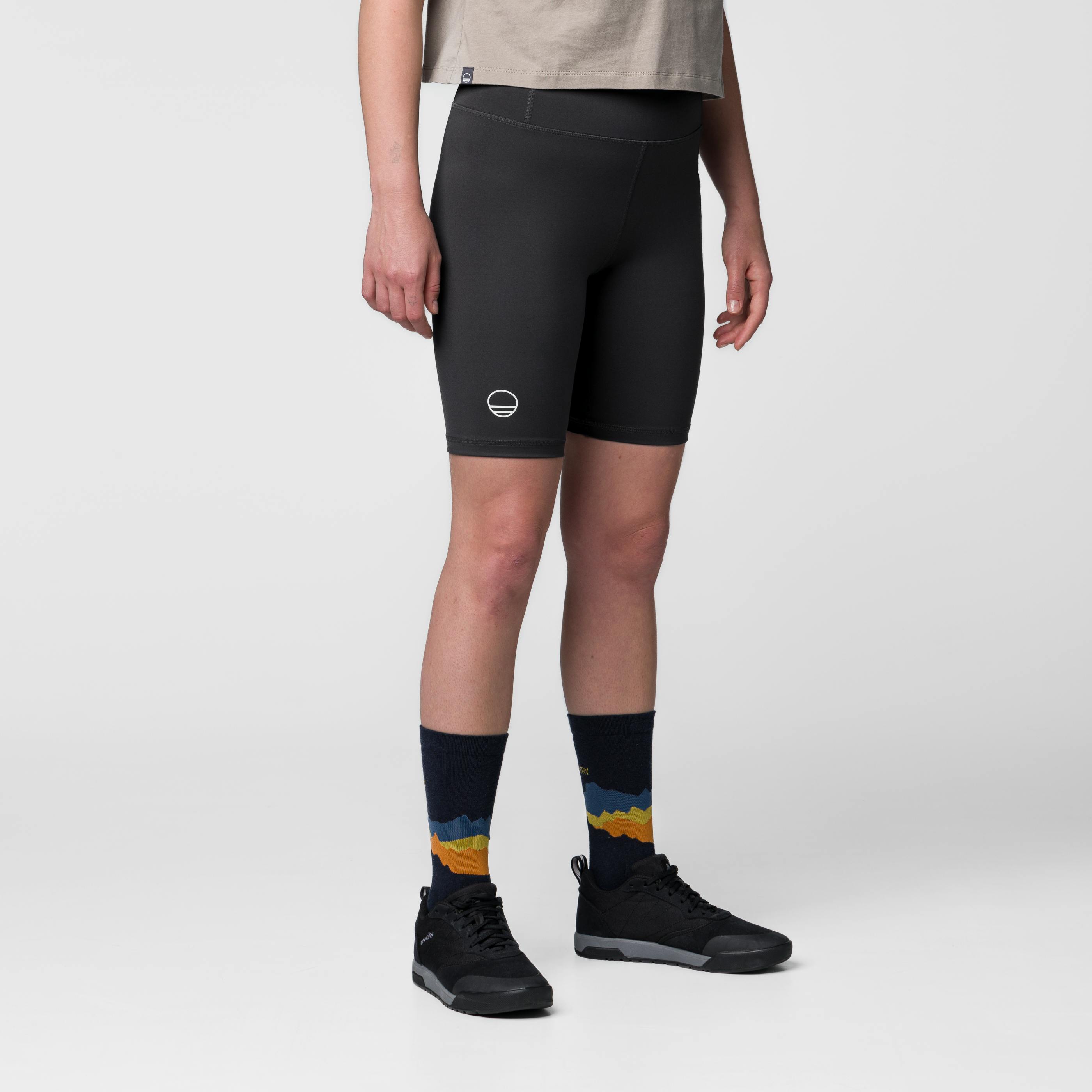 Session 2 Woman Mid Leggings  on_body image